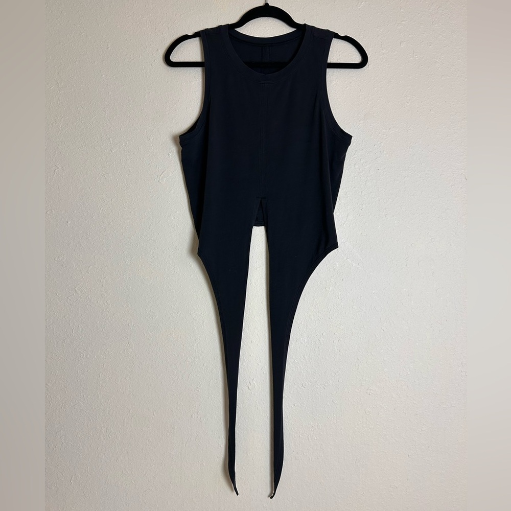 Lululemon time to restore tank top - Picture 3 of 8